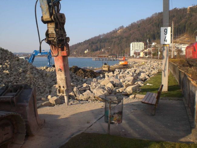 Ufergestaltung Pipeline Bregenz: Abbruch bestehender Uferbefestigung