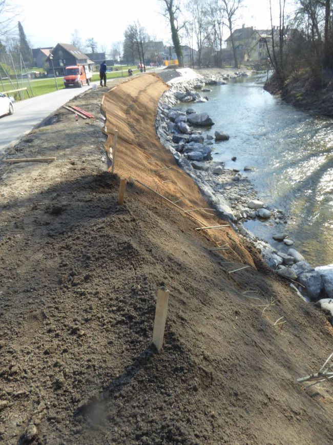 HWS Leiblach: Erstellung Damm vor Humusierungsarbeiten